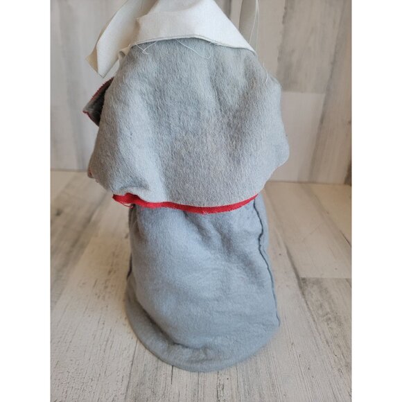 Large Annalee caroler woman Pilgrim Xmas home decor smile - Picture 9 of 14